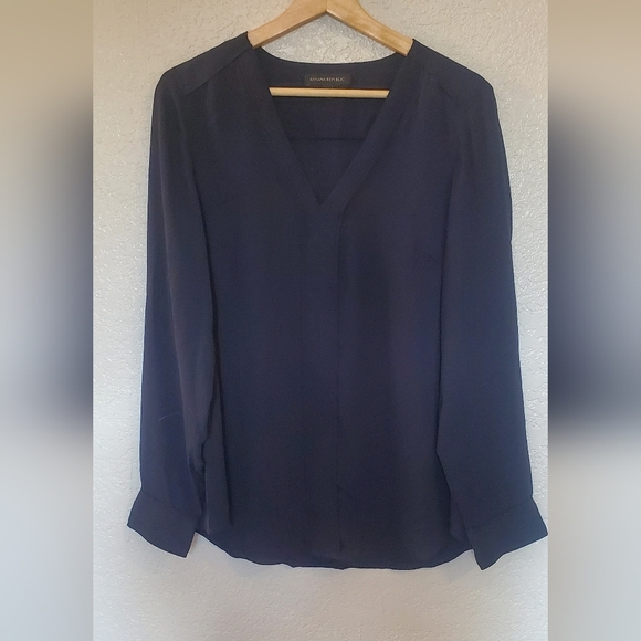 Banana Republic Semi Sheer Elegant Navy Long Sleeve Blouse Size Medium - Picture 2 of 7